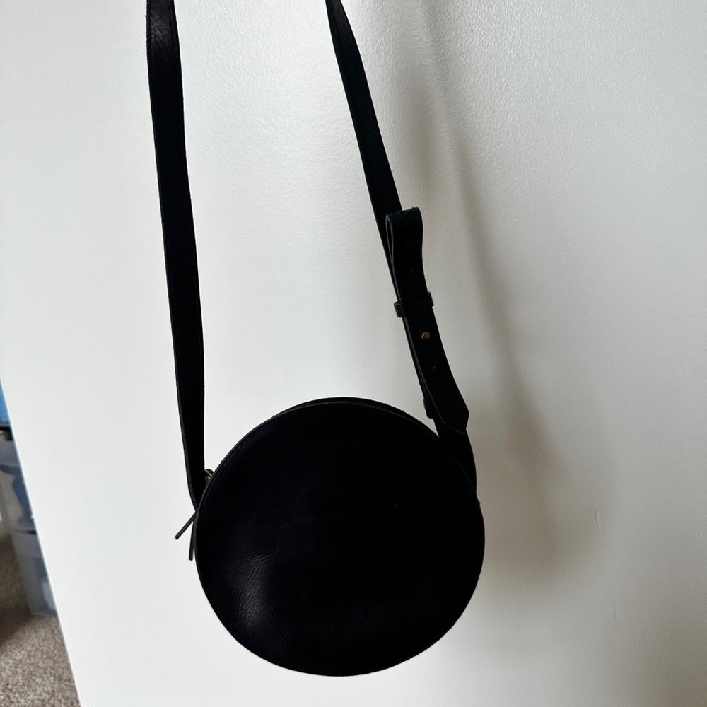 Madewell crossbody bag with adjustable strap, leather, gold zipper